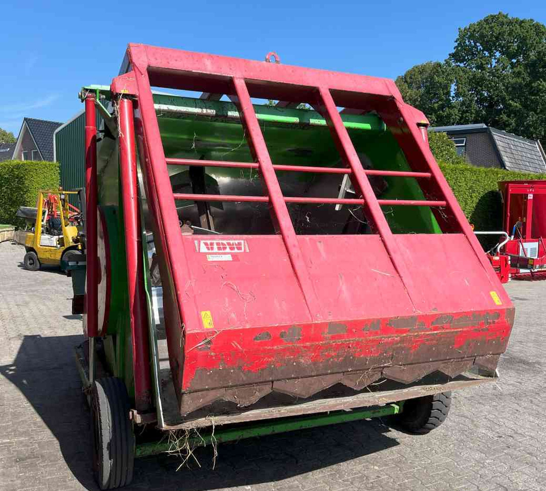 VDW UMD 5 Voermengwagen, peddelmenger, voerwagen, voermachines - Вагон за мешање сточна храна: слика 5 VDW UMD 5 Voermengwagen, peddelmenger, voerwagen, voermachines - Вагон за мешање сточна храна: слика 5