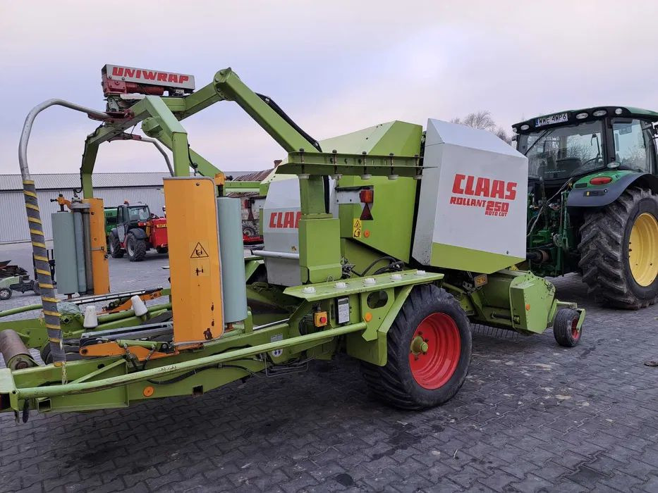 Claas 250 RC Uniwrap - Балирка за тркалезни бали: слика 3 Claas 250 RC Uniwrap - Балирка за тркалезни бали: слика 3