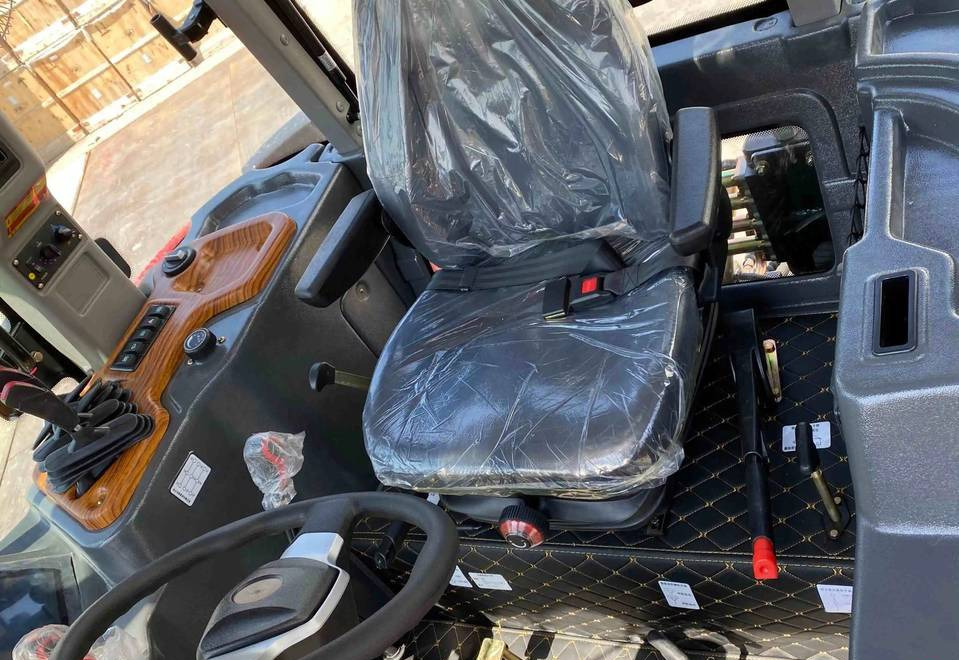 NEW Tractor 180 HP 4x4 MAXUS Warranty up to 10 Years НОВИЙ Трактор 180 К.с. 4x4 MAXUS Гарантія до 10 Років NOWY Ciągnik 180 KM 4x4 MAXUS Gwarancja do 10 LAT - Трактор: слика 4 NEW Tractor 180 HP 4x4 MAXUS Warranty up to 10 Years НОВИЙ Трактор 180 К.с. 4x4 MAXUS Гарантія до 10 Років NOWY Ciągnik 180 KM 4x4 MAXUS Gwarancja do 10 LAT - Трактор: слика 4