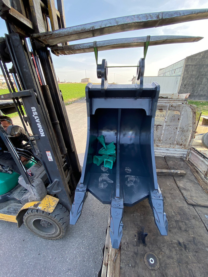 LIUGONG 950 Ripper bucket - Корпа за багер: слика 2 LIUGONG 950 Ripper bucket - Корпа за багер: слика 2