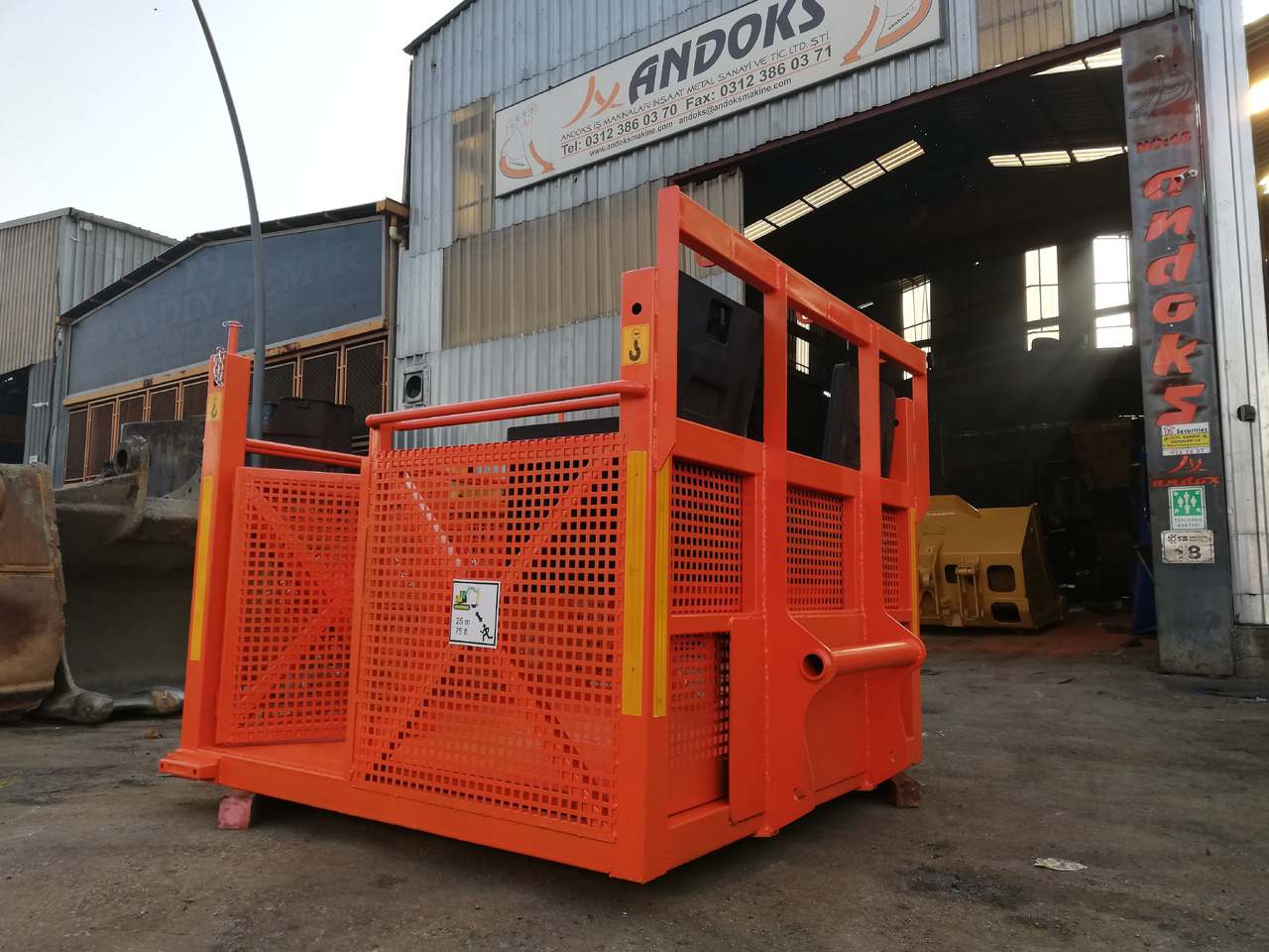 Manitou Basket attachment - Корпа за Багер за уривање: слика 1 Manitou Basket attachment - Корпа за Багер за уривање: слика 1