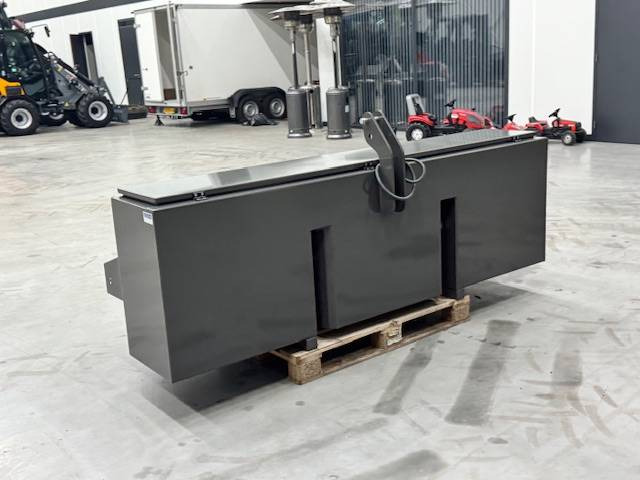 Fendt Frontkist, opbergbox - Резервни делови за Земјоделска машина: слика 2 Fendt Frontkist, opbergbox - Резервни делови за Земјоделска машина: слика 2