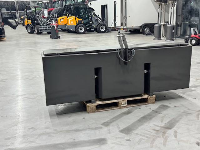 Fendt Frontkist, opbergbox - Резервни делови за Земјоделска машина: слика 1 Fendt Frontkist, opbergbox - Резервни делови за Земјоделска машина: слика 1