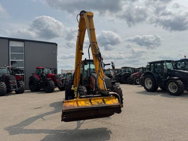 Valtra 8150 hitech met Bos maaiarm met klepelmaaier - Трактор: слика 5 Valtra 8150 hitech met Bos maaiarm met klepelmaaier - Трактор: слика 5