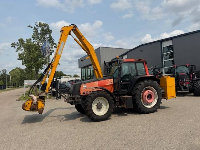 Valtra 8150 hitech met Bos maaiarm met klepelmaaier - Трактор: слика 2 Valtra 8150 hitech met Bos maaiarm met klepelmaaier - Трактор: слика 2