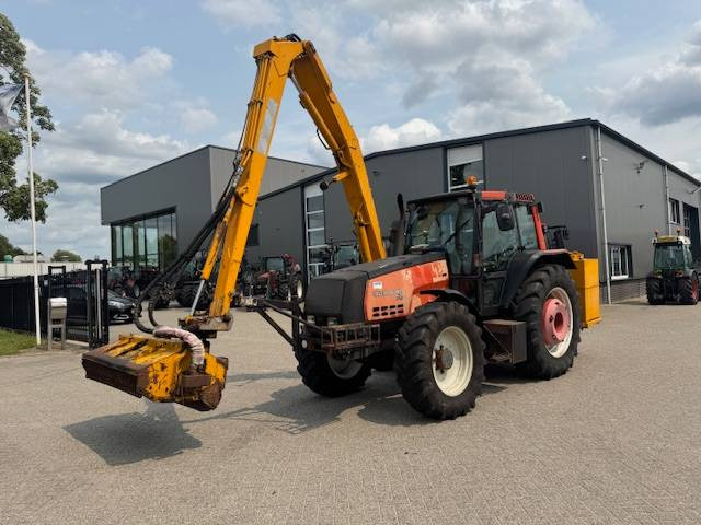 Valtra 8150 hitech met Bos maaiarm met klepelmaaier - Трактор: слика 3 Valtra 8150 hitech met Bos maaiarm met klepelmaaier - Трактор: слика 3