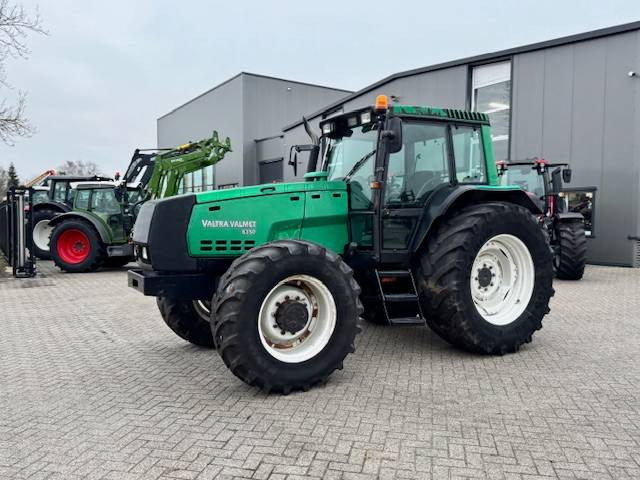 Valtra 8350 Hitech - Трактор: слика 2 Valtra 8350 Hitech - Трактор: слика 2