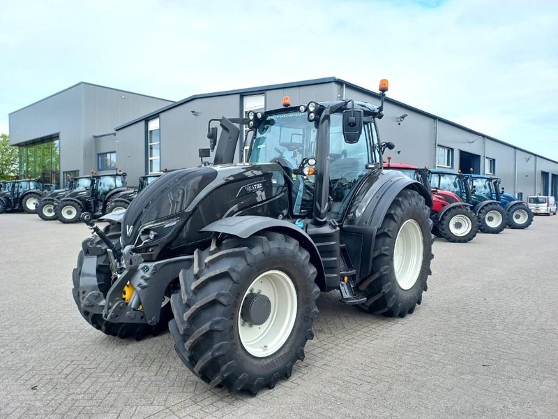 Valtra T174 Direct Smart Touch, 2021, 450 hours! - Трактор: слика 1 Valtra T174 Direct Smart Touch, 2021, 450 hours! - Трактор: слика 1