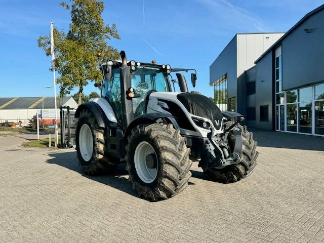 Valtra T214 Versu - Трактор: слика 2 Valtra T214 Versu - Трактор: слика 2