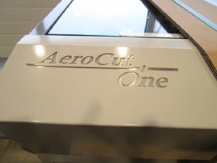 AUTOMATISCHES SCHNEIDSYSTEM UCHIDA AEROCUT ONE - Машина за сечење хартија: слика 3 AUTOMATISCHES SCHNEIDSYSTEM UCHIDA AEROCUT ONE - Машина за сечење хартија: слика 3