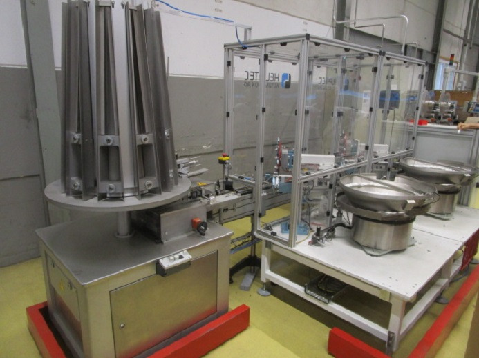 DECKEL ETIKETTIER ANLAGE SCHLEUTER GU 2 DO MIT 2xLÖFFELEINLEGESTATIONEN - Машина за пакување: слика 1 DECKEL ETIKETTIER ANLAGE SCHLEUTER GU 2 DO MIT 2xLÖFFELEINLEGESTATIONEN - Машина за пакување: слика 1