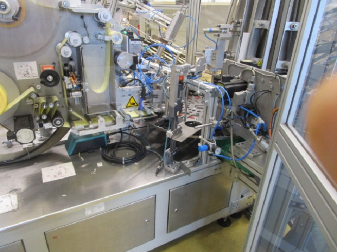 DECKEL ETIKETTIER ANLAGE SCHLEUTER GU 2 DU (RUNDLÄUFER) MIT LÖFFELEINLEGESTATION RNA SRC-N-630-1R - Машина за пакување: слика 4 DECKEL ETIKETTIER ANLAGE SCHLEUTER GU 2 DU (RUNDLÄUFER) MIT LÖFFELEINLEGESTATION RNA SRC-N-630-1R - Машина за пакување: слика 4