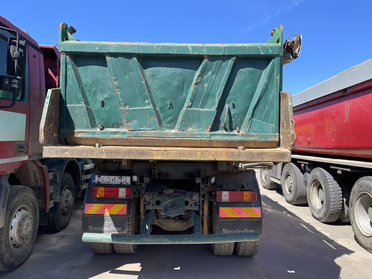 MERCEDES-BENZ Actros 3331 - Кипер: слика 3 MERCEDES-BENZ Actros 3331 - Кипер: слика 3