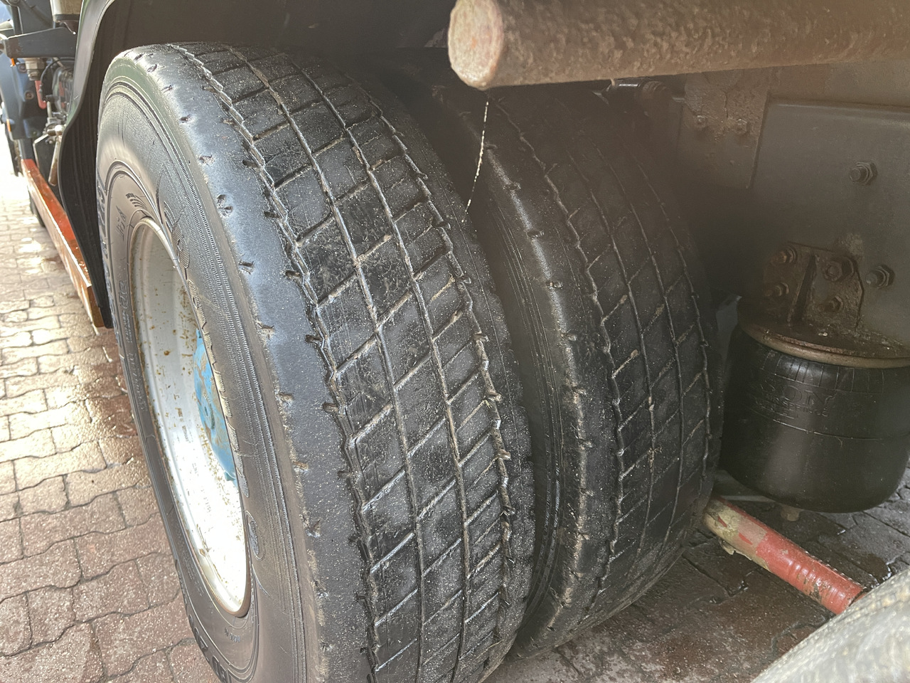 Вакуумски камион Mercedes-Benz 2531L: слика 18
