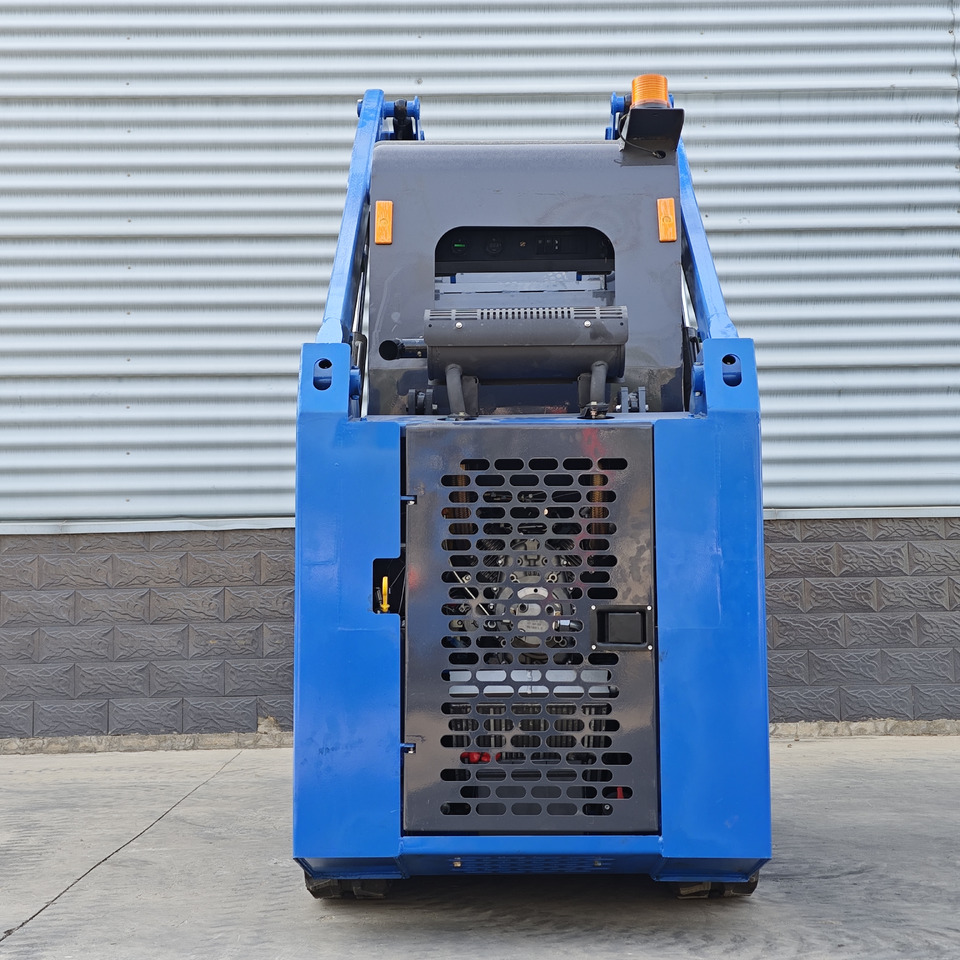 LEZUM LA670 Skid Steer Euro 5/Epa Engine Kubota Mini Small Skid Steer Loader For Sale - Компактен натоварувач: слика 3 LEZUM LA670 Skid Steer Euro 5/Epa Engine Kubota Mini Small Skid Steer Loader For Sale - Компактен натоварувач: слика 3