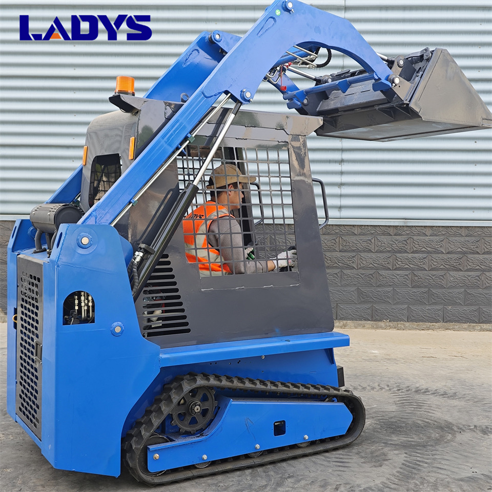 LADYS LADYS LA670 Mini Small Skid Steer Loader Compact Track Diesel Mini Skid Steer Loader For Sale With Small Mini Skid Steer Attachments 4 In 1 Bucket - Компактен натоварувач: слика 3 LADYS LADYS LA670 Mini Small Skid Steer Loader Compact Track Diesel Mini Skid Steer Loader For Sale With Small Mini Skid Steer Attachments 4 In 1 Bucket - Компактен натоварувач: слика 3