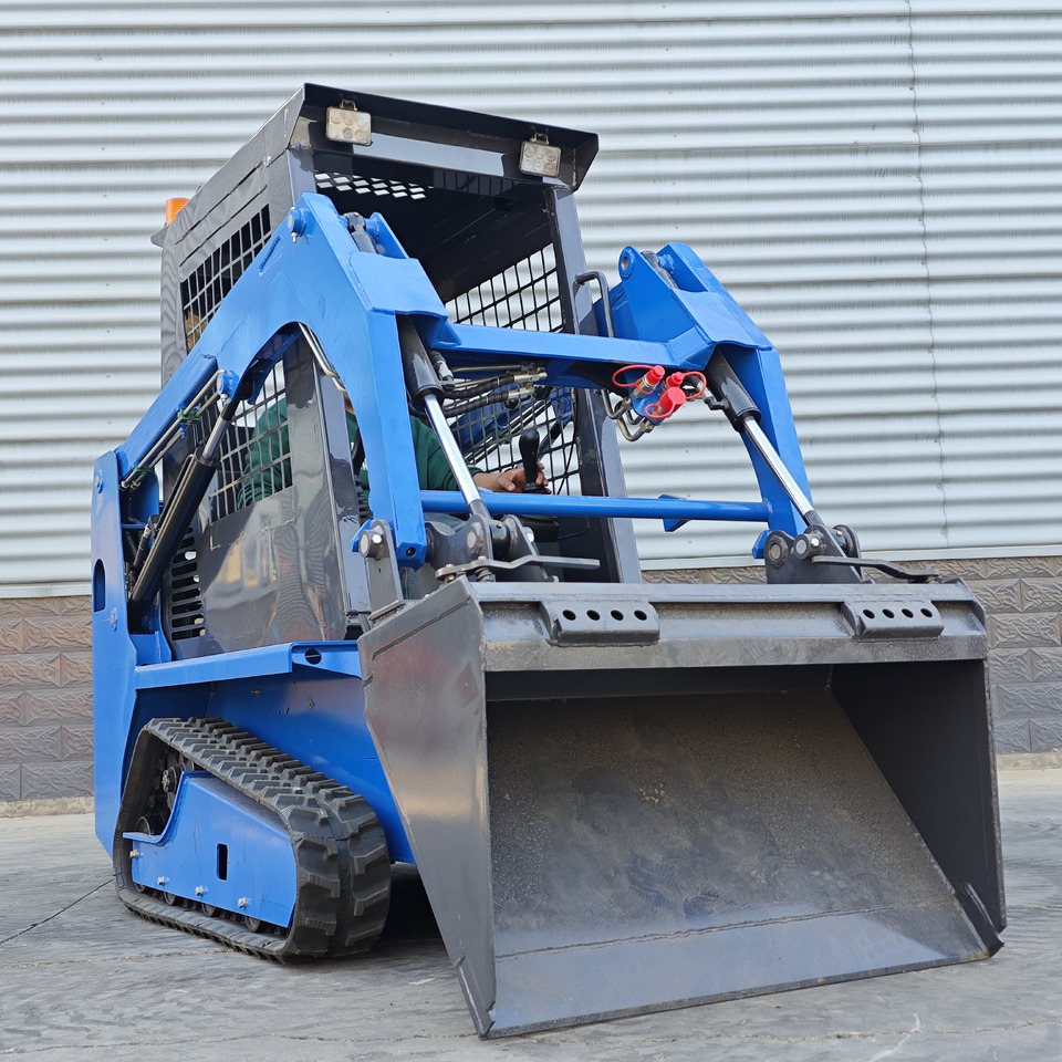 Нов Компактен натоварувач LEZUM LA670 Mini Small Skid Steer Loader Compact Track Diesel Mini Skid Steer Loader For Sale With Small Mini Skid Steer Attachments 4 In 1 Bucket: слика 8 Нов Компактен натоварувач LEZUM LA670 Mini Small Skid Steer Loader Compact Track Diesel Mini Skid Steer Loader For Sale With Small Mini Skid Steer Attachments 4 In 1 Bucket: слика 8