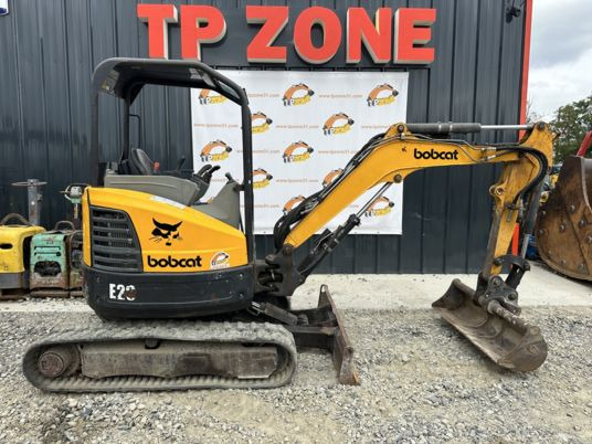 Bobcat E26 à 18900 € HT - Мини багер: слика 1 Bobcat E26 à 18900 € HT - Мини багер: слика 1