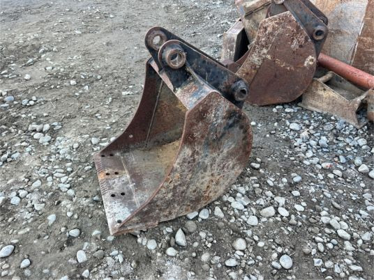 Godet de terrassement jcb - 550€ NET - Корпа за багер: слика 3 Godet de terrassement jcb - 550€ NET - Корпа за багер: слика 3