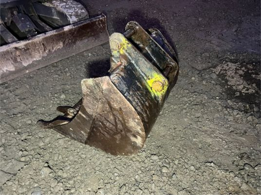 Godet de terrassement jcb - axe 45 mm - Корпа за багер: слика 4 Godet de terrassement jcb - axe 45 mm - Корпа за багер: слика 4