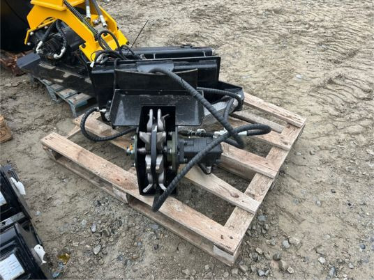 Rogneuse de souches pour minichargeur - Брусилка за трупци: слика 2 Rogneuse de souches pour minichargeur - Брусилка за трупци: слика 2