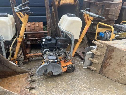 Scie à sol HUSQVARNA - Градежна опрема: слика 3 Scie à sol HUSQVARNA - Градежна опрема: слика 3