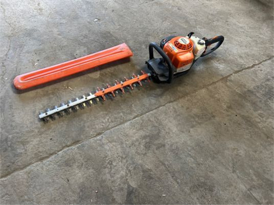 Taille haies thermique STIHL HS 82 R - Градинарска опрема: слика 2 Taille haies thermique STIHL HS 82 R - Градинарска опрема: слика 2