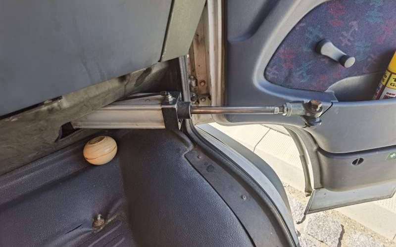 Приградски автобус Mercedes-Benz Vario 814D 38+12: слика 9