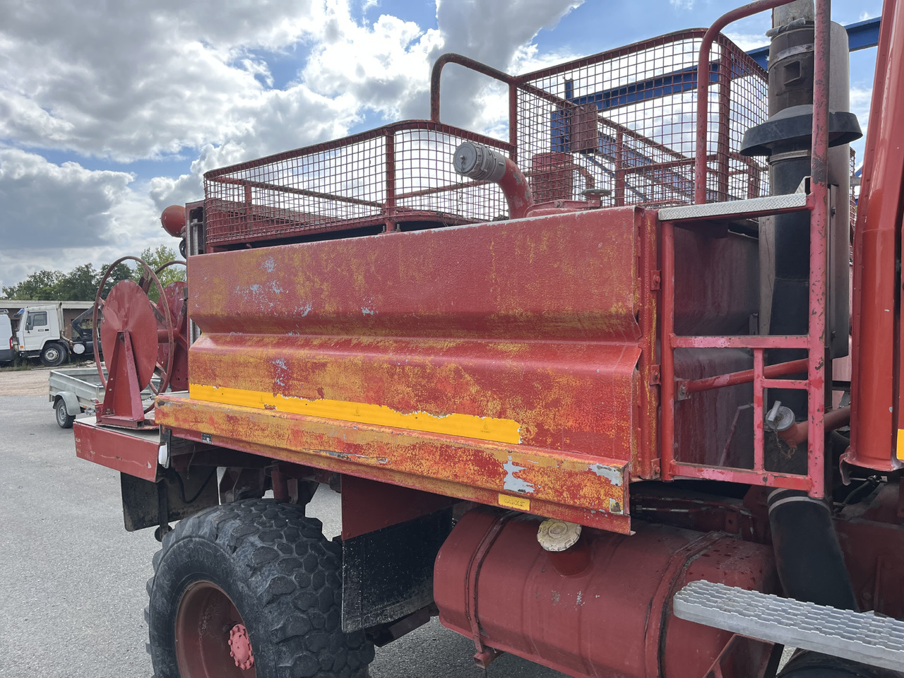 RENAULT 85-150 4x4 ccf citerne - Противпожарен камион: слика 3 RENAULT 85-150 4x4 ccf citerne - Противпожарен камион: слика 3