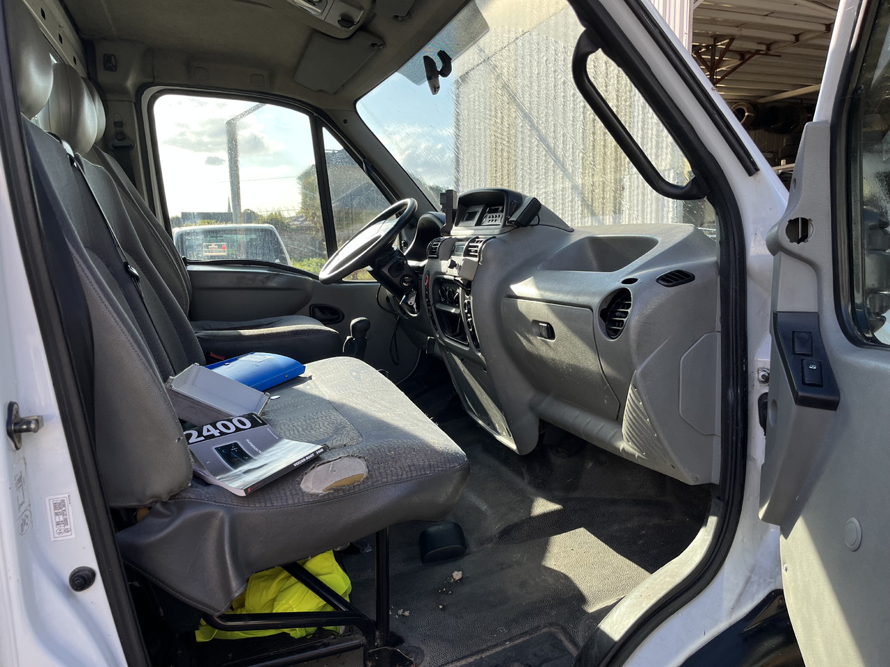 Renault Mascott 2L8 dci 130cv plateau hayon - Камион со платформа: слика 4 Renault Mascott 2L8 dci 130cv plateau hayon - Камион со платформа: слика 4