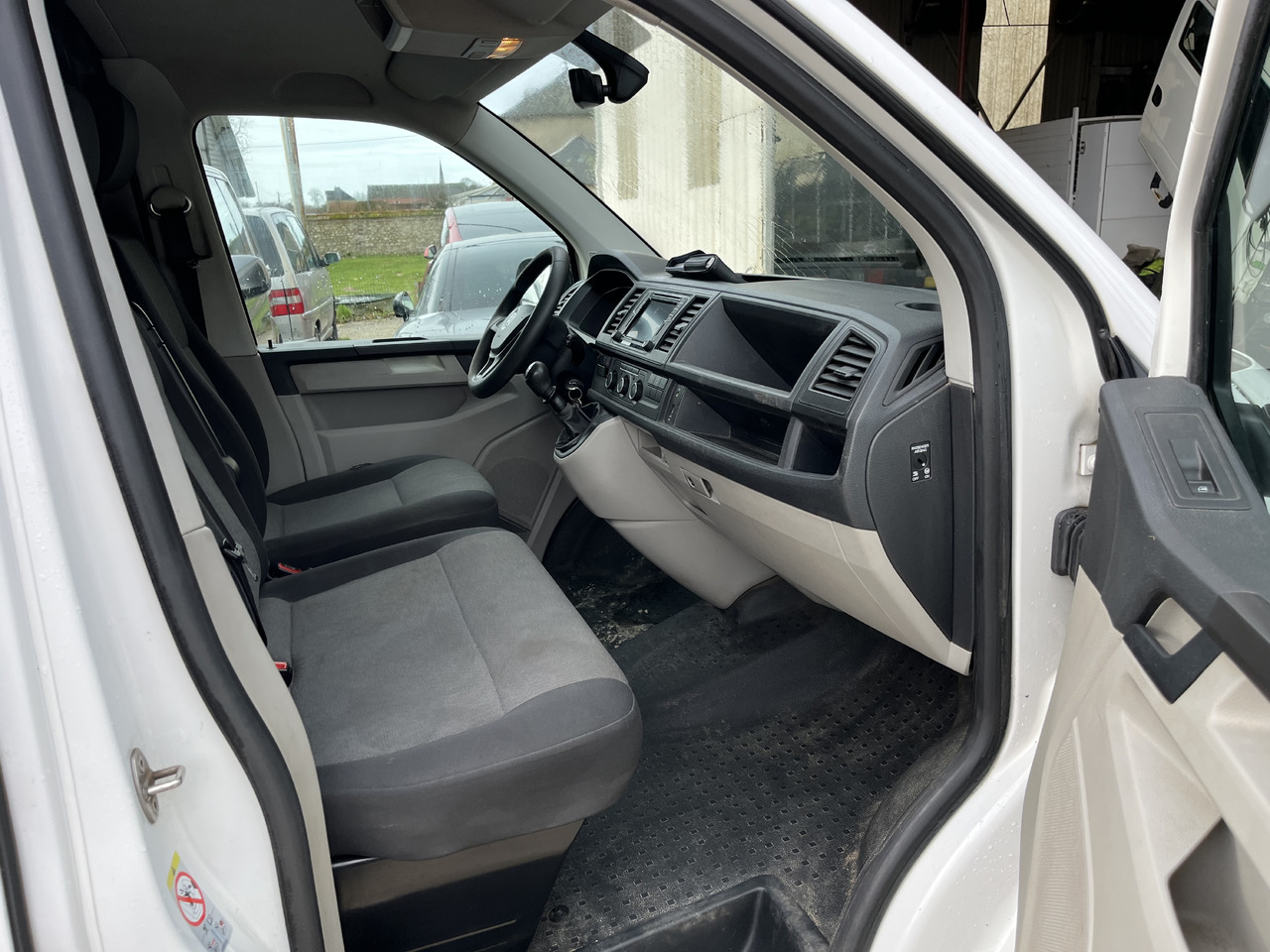 Товарно комбе Volkswagen Transporter T6 2L tdi 150cv long bas 4x4 4motion: слика 10 Товарно комбе Volkswagen Transporter T6 2L tdi 150cv long bas 4x4 4motion: слика 10