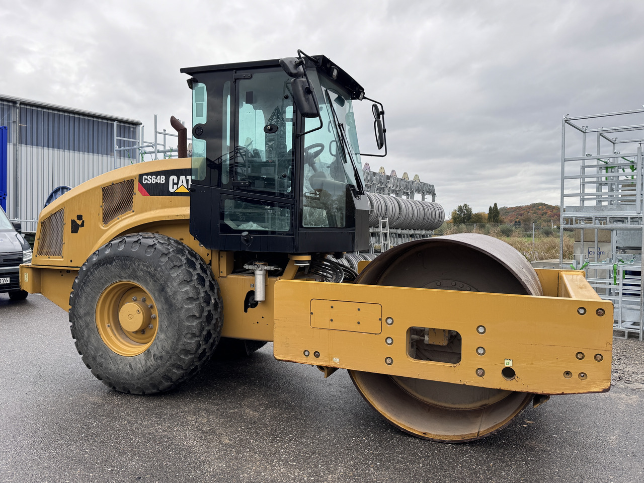 CATERPILLAR CS 64 B - Компактор: слика 2 CATERPILLAR CS 64 B - Компактор: слика 2