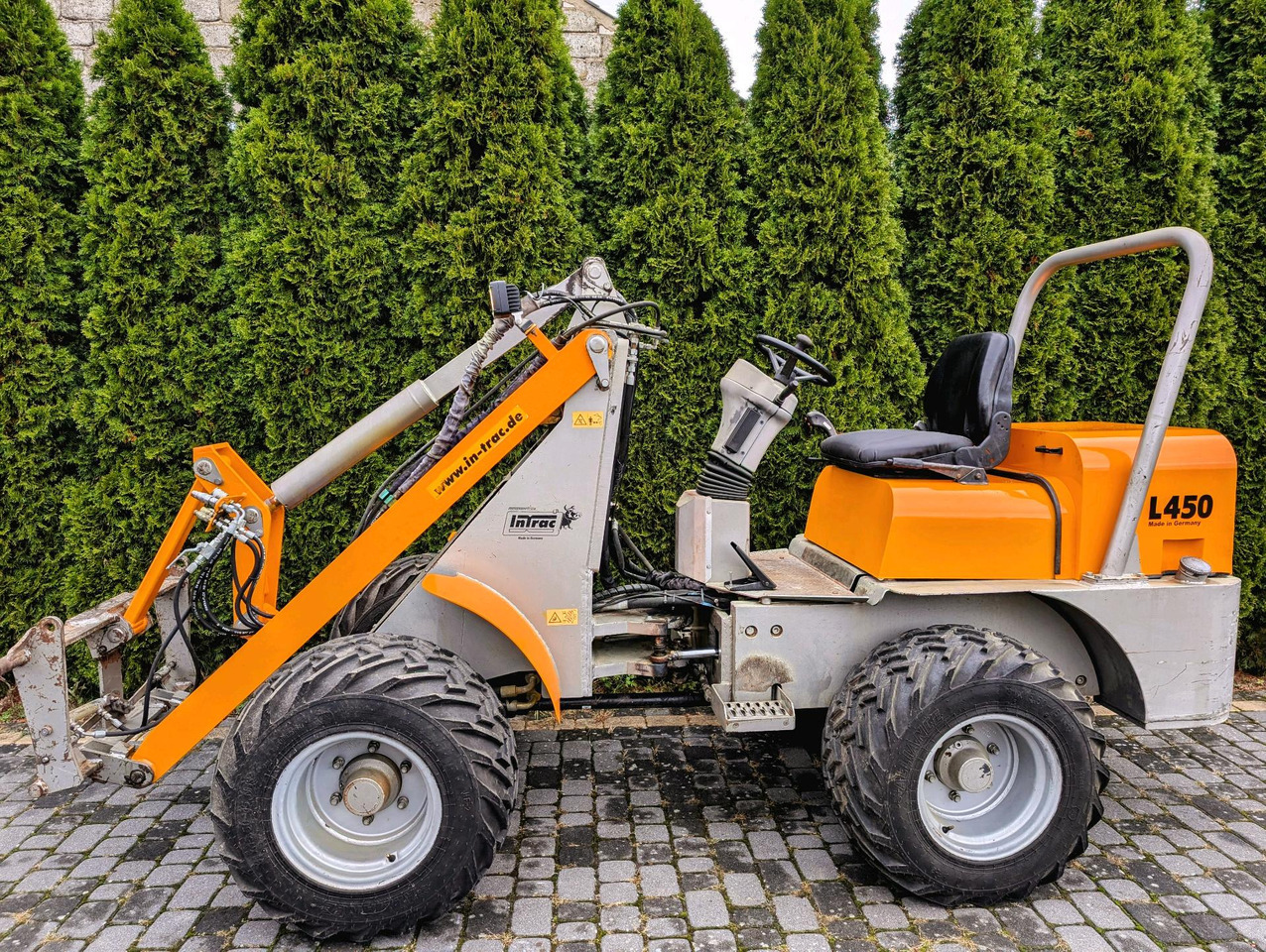 INTRAC L450 - Земјоделска машина: слика 1 INTRAC L450 - Земјоделска машина: слика 1