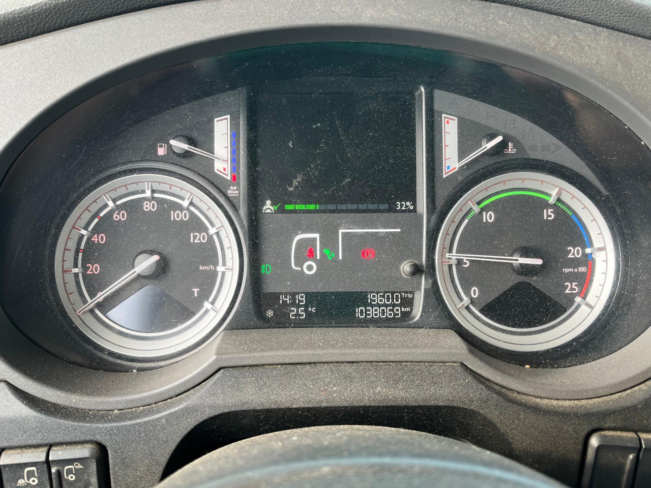 Камион влекач DAF XF460FT Manual: слика 10
