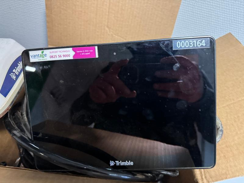 TRIMBLE GFX 750 RTK - Систем за навигација за Земјоделска машина: слика 2 TRIMBLE GFX 750 RTK - Систем за навигација за Земјоделска машина: слика 2