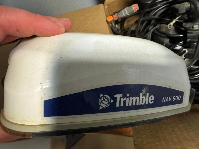 TRIMBLE GFX 750 RTK - Систем за навигација за Земјоделска машина: слика 5 TRIMBLE GFX 750 RTK - Систем за навигација за Земјоделска машина: слика 5