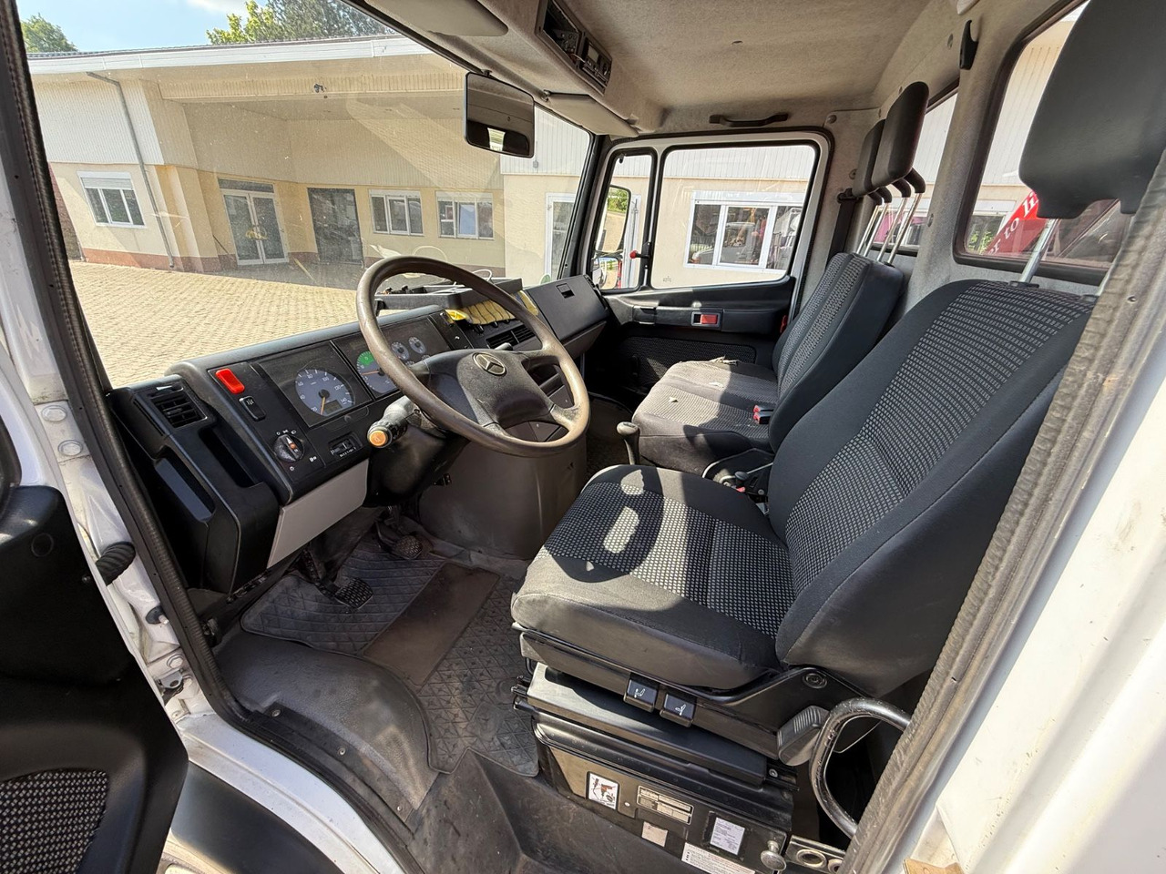 Комбе со отворен сандак Mercedes-Benz 816 D: слика 9 Комбе со отворен сандак Mercedes-Benz 816 D: слика 9