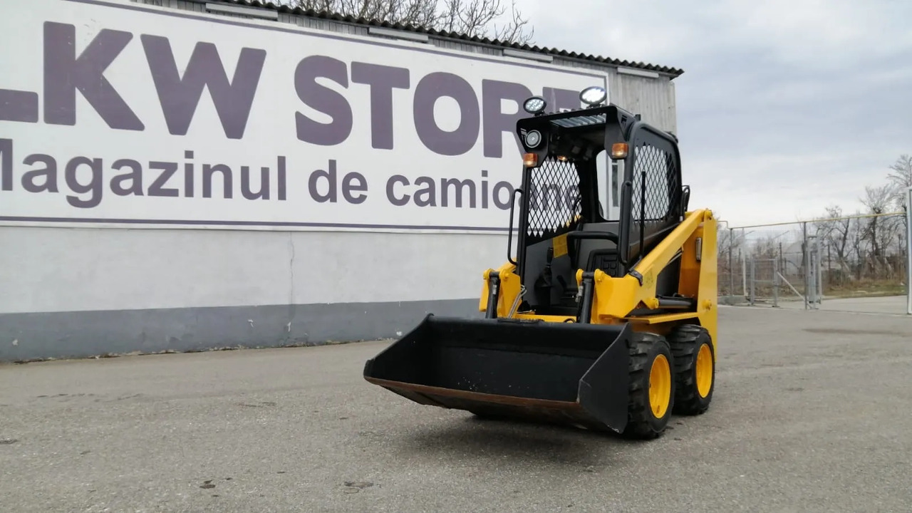 Bobcat Front Loader Ram Italia FM 120 – Hammer Installation - Компактен натоварувач: слика 1 Bobcat Front Loader Ram Italia FM 120 – Hammer Installation - Компактен натоварувач: слика 1