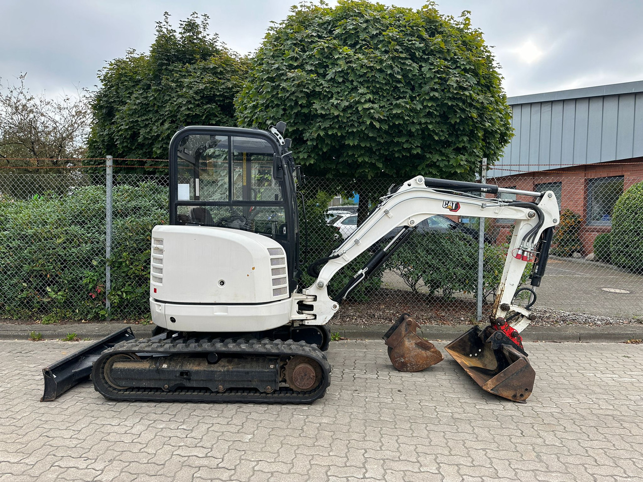 CAT 302.7 DCR Mini excavator, 2 Buckets, TOP !!! - Мини багер: слика 5 CAT 302.7 DCR Mini excavator, 2 Buckets, TOP !!! - Мини багер: слика 5