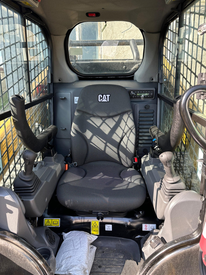 CATERPILLAR 299 D3 XE Mini track loader - Компактен натоварувач со гасеници: слика 4 CATERPILLAR 299 D3 XE Mini track loader - Компактен натоварувач со гасеници: слика 4