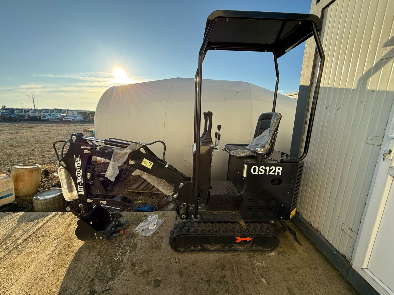 MINIEXCAVATOR JPC H10 - Мини багер: слика 3 MINIEXCAVATOR JPC H10 - Мини багер: слика 3