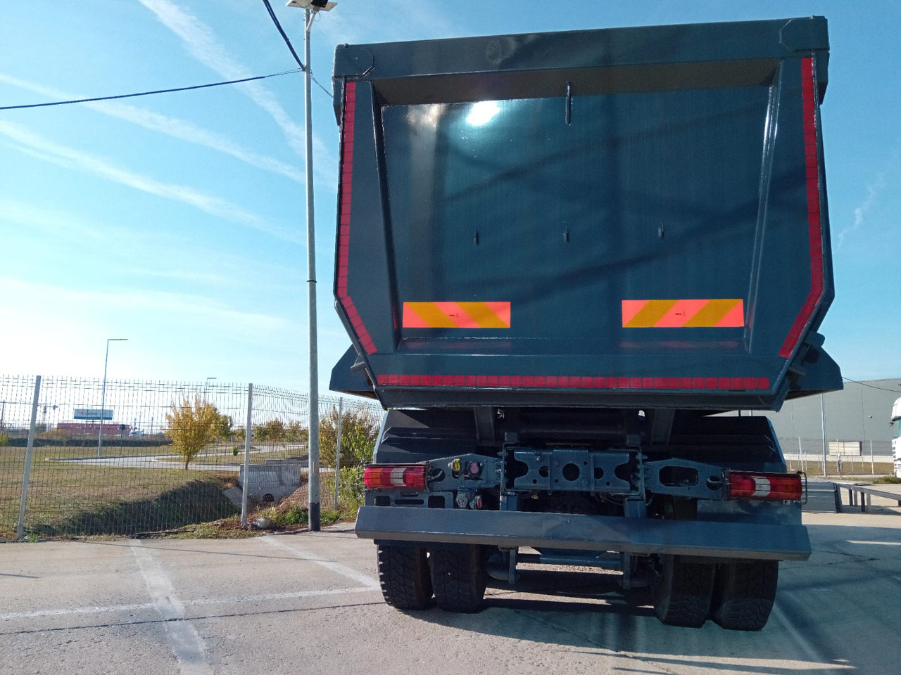 Mercedes-Benz Arocs 42.40 8×4 Basculanta/Tipper/Kipper Heavy Duty, TOP !!! - Кипер: слика 5 Mercedes-Benz Arocs 42.40 8×4 Basculanta/Tipper/Kipper Heavy Duty, TOP !!! - Кипер: слика 5