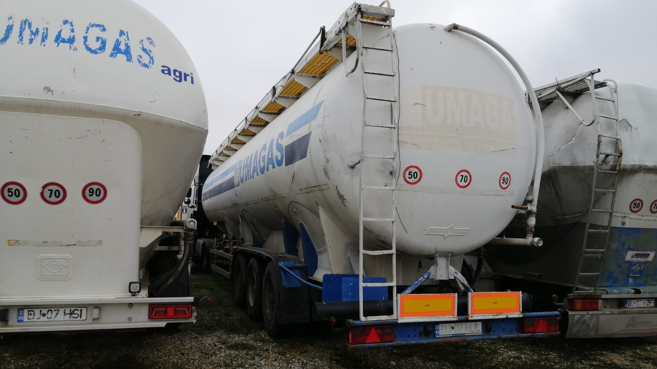 SPITZER Tank/Silo 57,000 l 4 Compartments for Powders/Feed/Water//Liquid Fertilizer/etc. - Полуприколка силос: слика 2 SPITZER Tank/Silo 57,000 l 4 Compartments for Powders/Feed/Water//Liquid Fertilizer/etc. - Полуприколка силос: слика 2