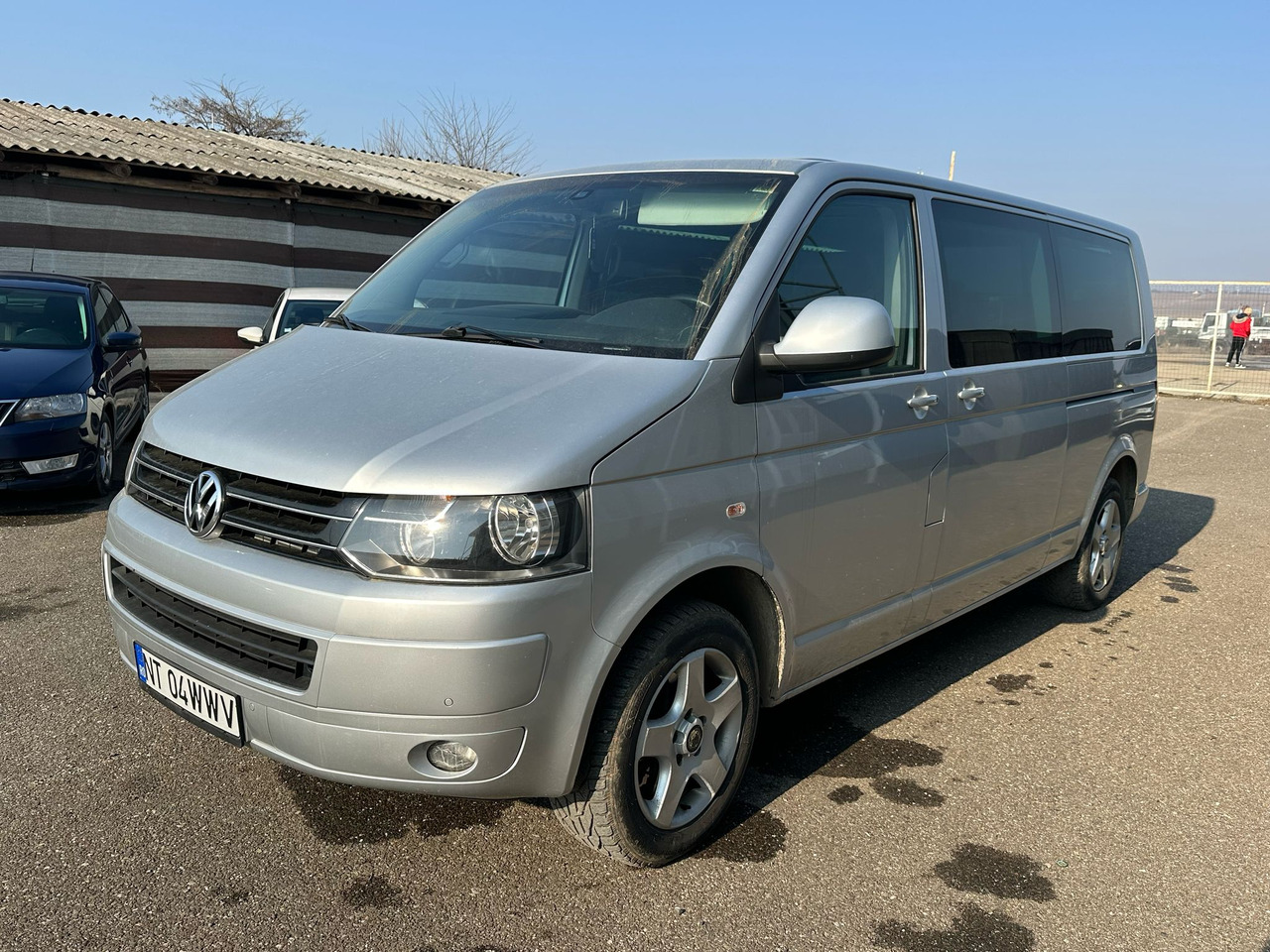 VOLKSWAGEN MULTIVAN - Патничко комбе: слика 1 VOLKSWAGEN MULTIVAN - Патничко комбе: слика 1
