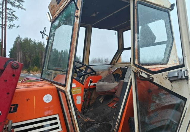 Трактор Fiat 780DT etukuormaajalla: слика 14