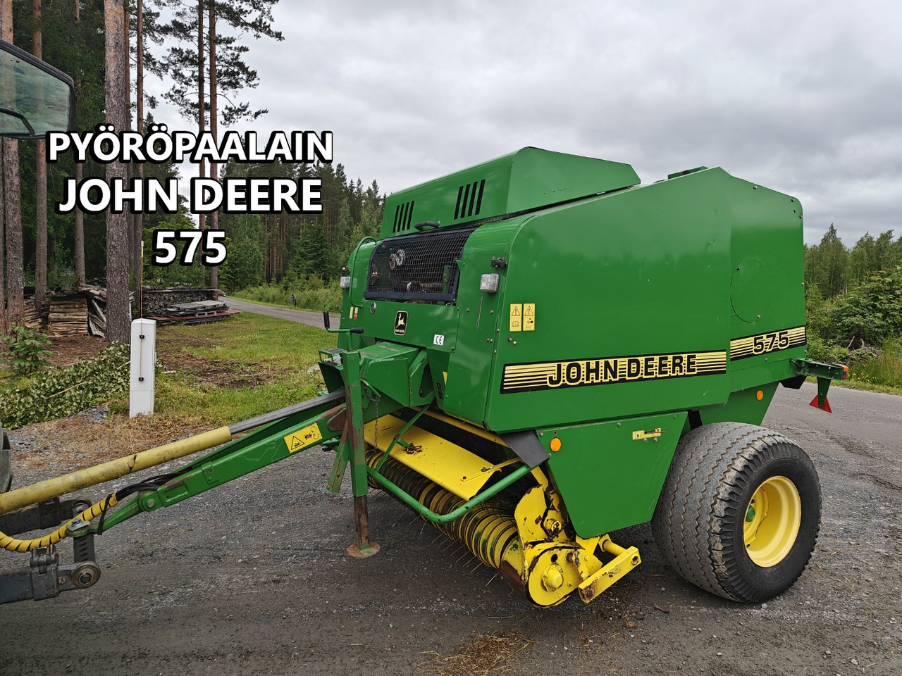 JOHN DEERE Pyöröpaalain 575 - Балирка за тркалезни бали: слика 1 JOHN DEERE Pyöröpaalain 575 - Балирка за тркалезни бали: слика 1
