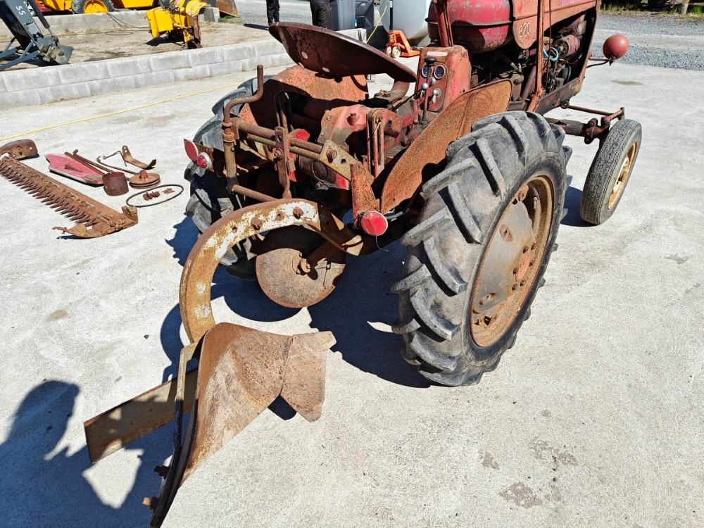 Massey Harris 820D harvinainen 2-sylinterinen diesel, katso video! - Трактор: слика 5 Massey Harris 820D harvinainen 2-sylinterinen diesel, katso video! - Трактор: слика 5