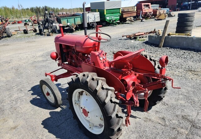 Massey Harris Traktori - bensiini - Трактор: слика 4 Massey Harris Traktori - bensiini - Трактор: слика 4