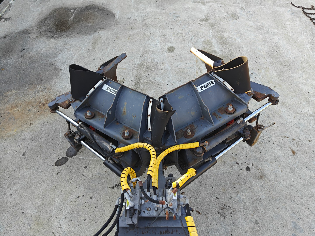 Плуг за чистење снег за Комунално/ Специјално возило Pome U-aura 320cm: слика 8