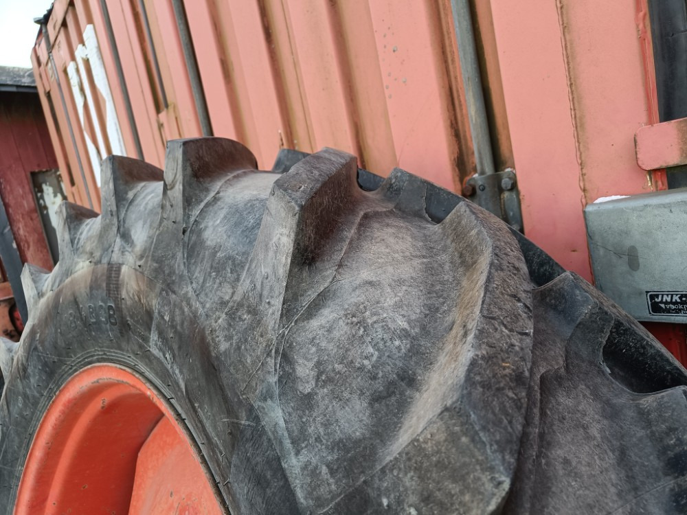 Комплетно тркало Taurus 18.4R38 renkaat - Fendt Farmer: слика 8 Комплетно тркало Taurus 18.4R38 renkaat - Fendt Farmer: слика 8